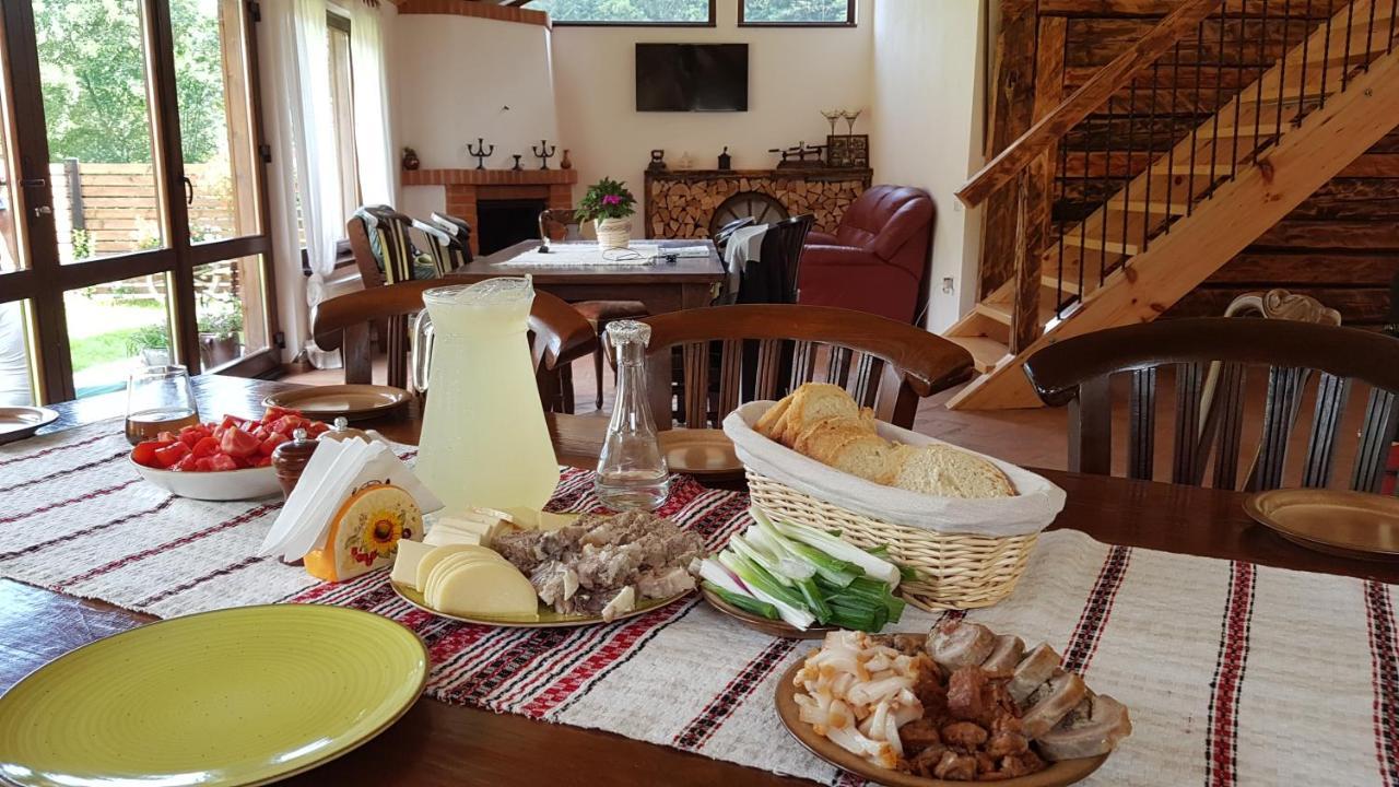 Sura Lu' Vasile. Bed and Breakfast Crivina  Buitenkant foto