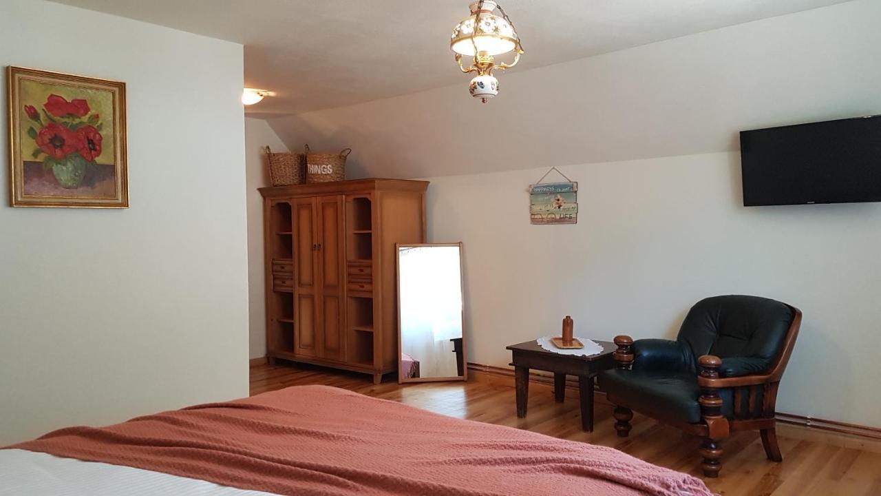 Sura Lu' Vasile. Bed and Breakfast Crivina  Buitenkant foto