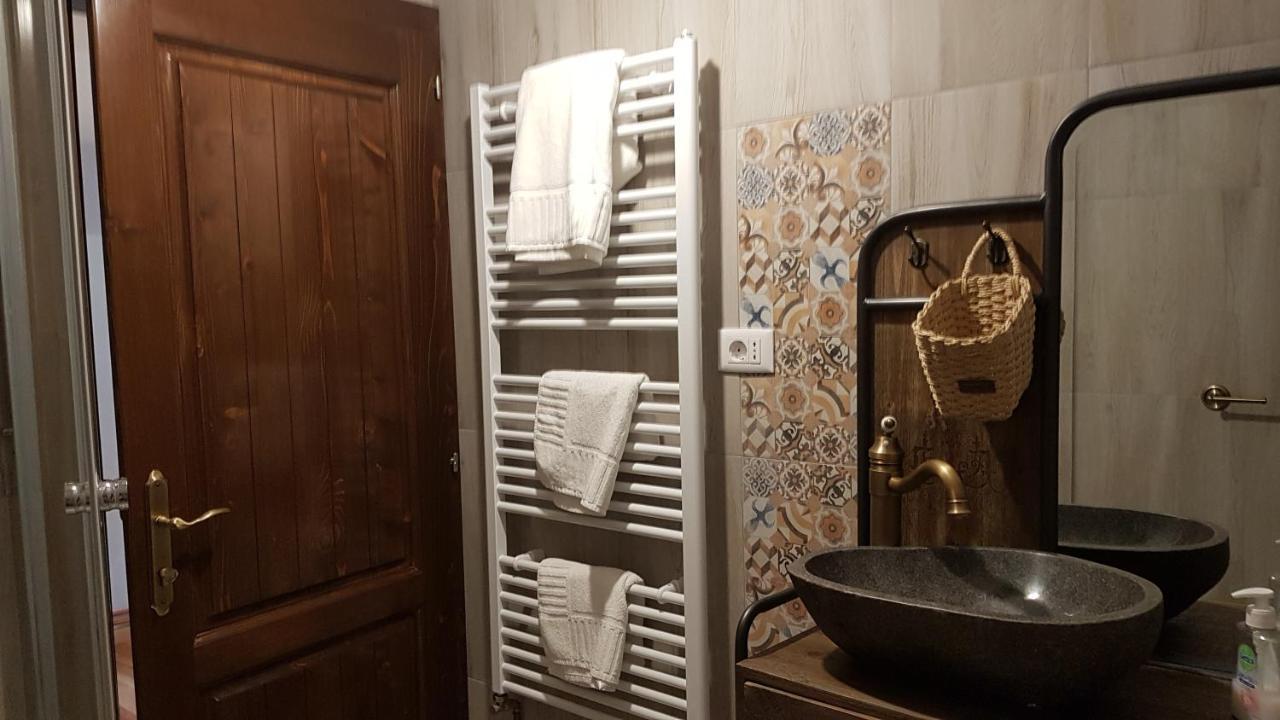 Sura Lu' Vasile. Bed and Breakfast Crivina  Buitenkant foto