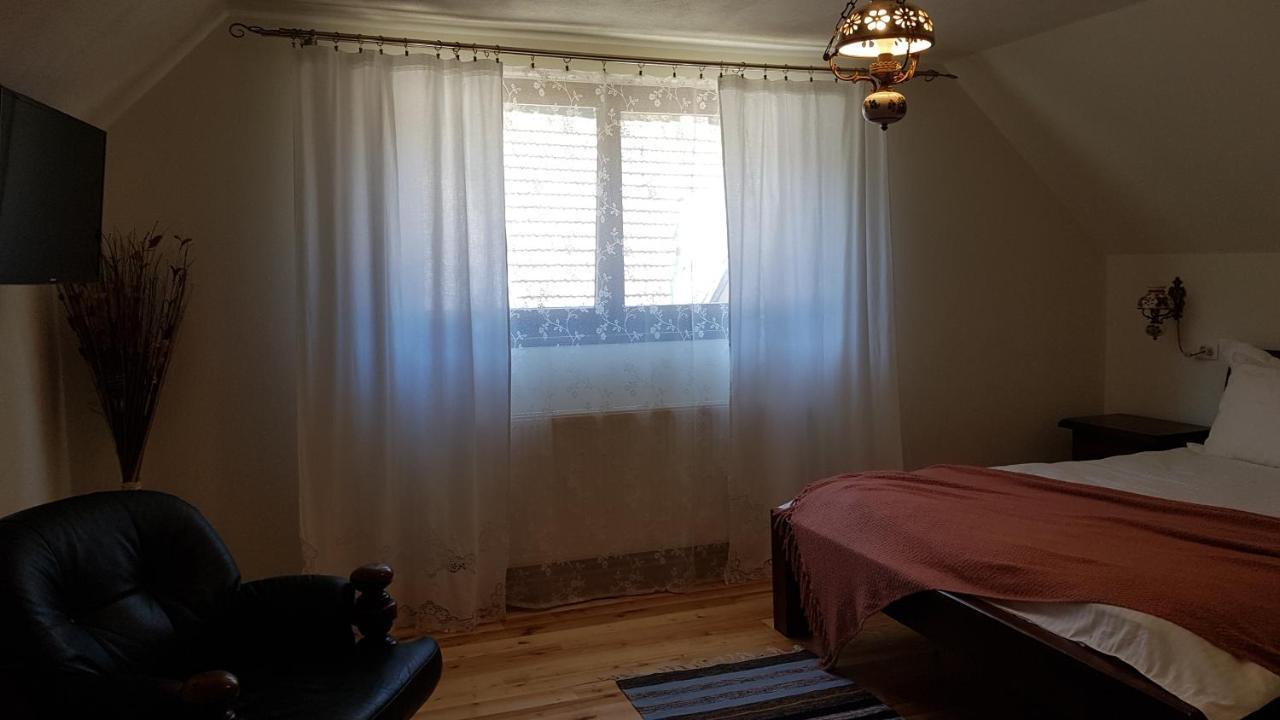 Sura Lu' Vasile. Bed and Breakfast Crivina  Buitenkant foto